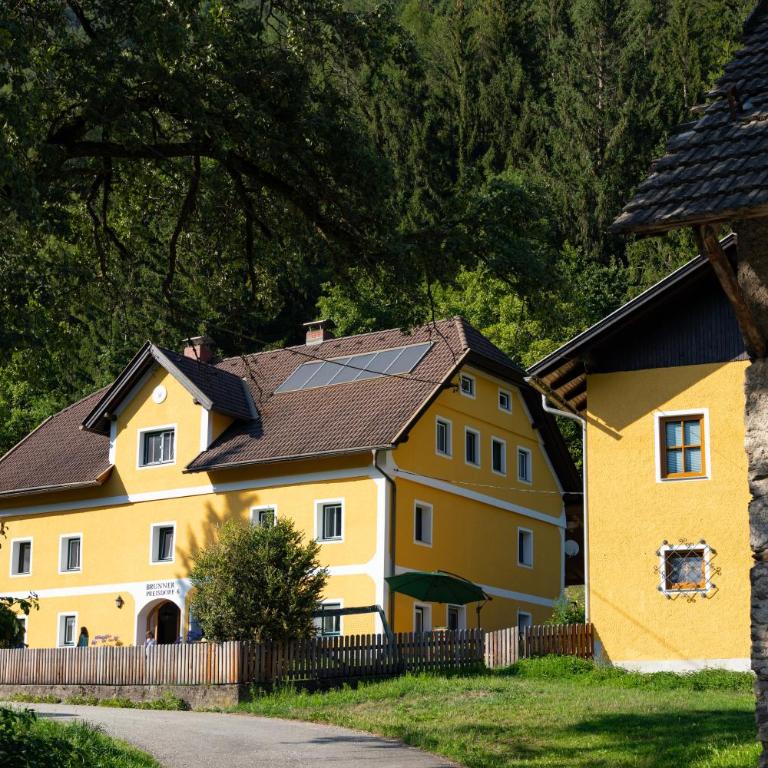 Brunner - Ferienwohnung im Hühnerhotel - Apartment mit 2 Schlafzimmern - 1