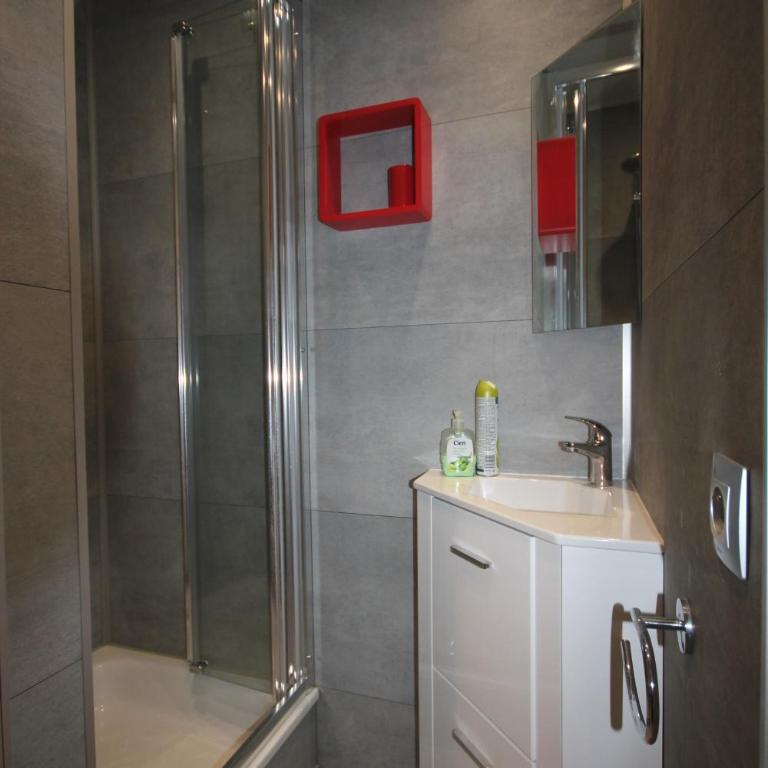 Domaine de vacances à 600m de la plage animations piscines en supplément belle villa climatisée 3 chambres 6 couchages WIFI LRPDSK3 - Three-Bedroom House - 10