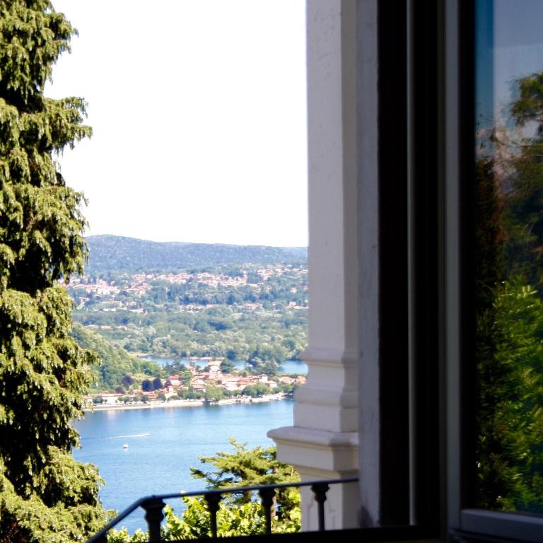 White Lilac Romantic B&B - Adults only - Camera Deluxe con Vista Lago Parziale - 5