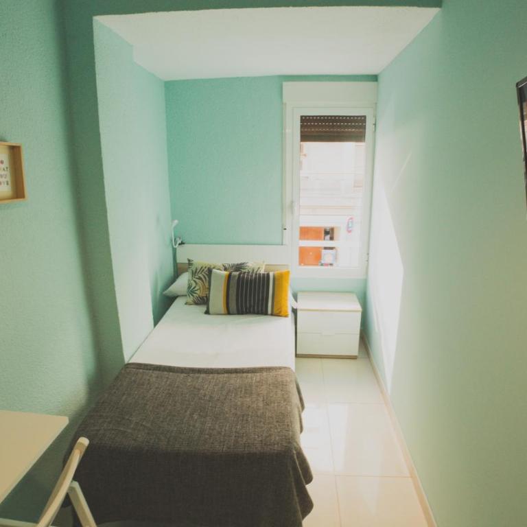 Old Town Alicante - Single Room with Shared Shower and Toilet - 4