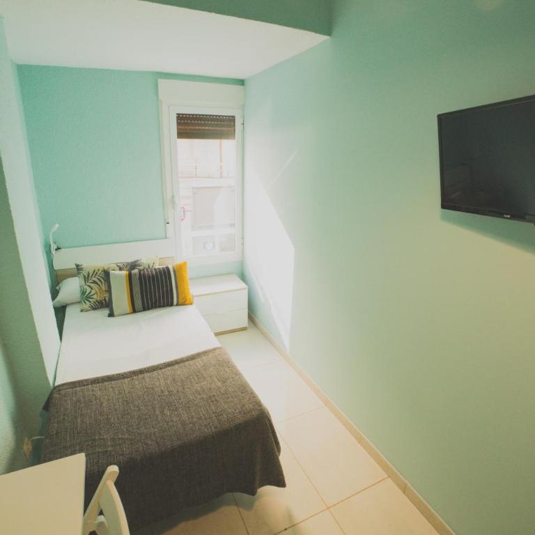 Old Town Alicante - Single Room with Shared Shower and Toilet - 1