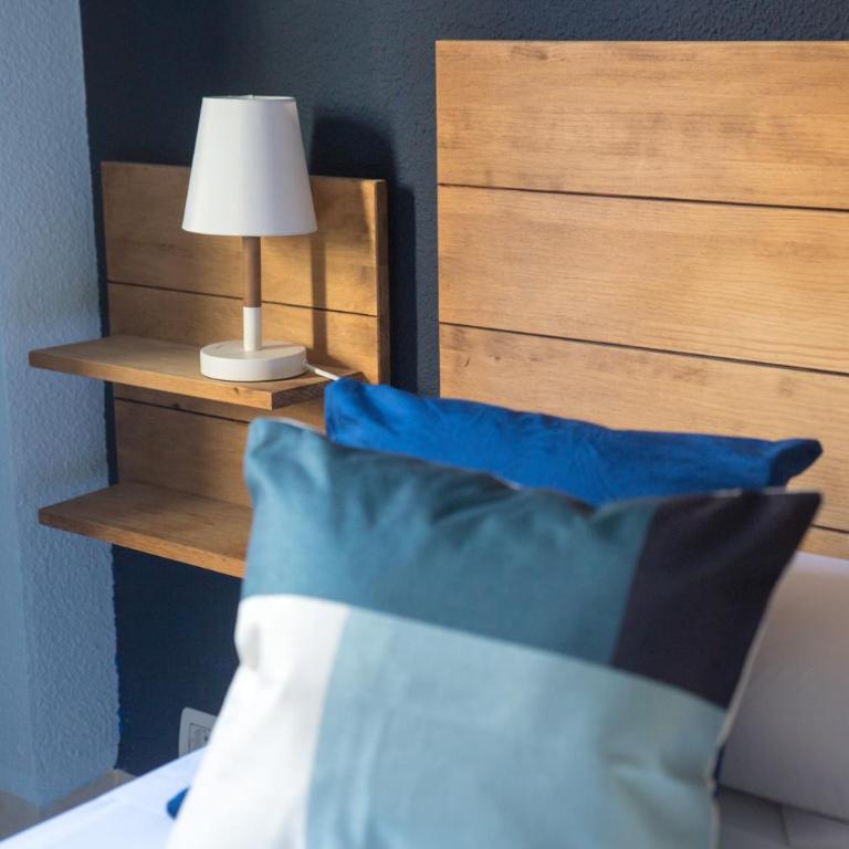 Old Town Alicante - Deluxe Double Room with Shared Bathroom - 2