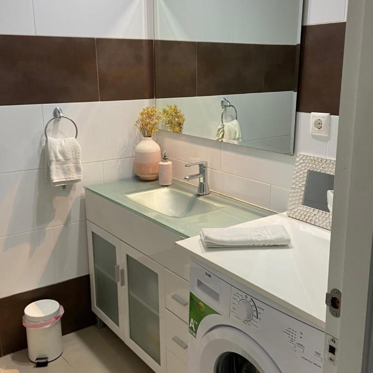 Pensión Cádiz - Apartamento de 2 dormitorios con balcón - 8