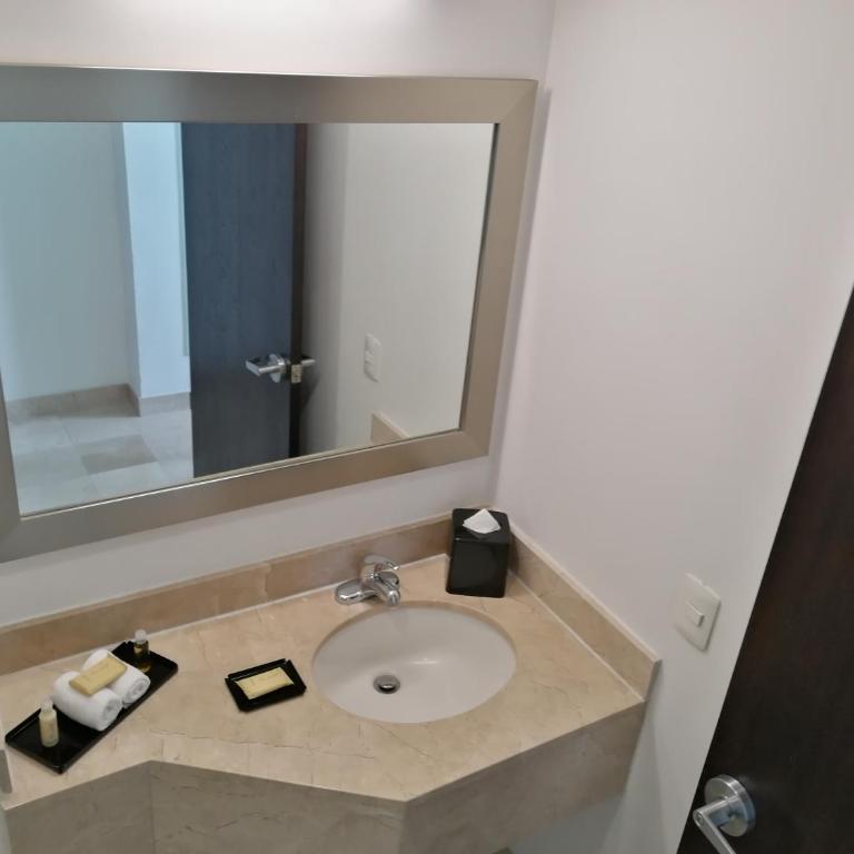 La Quinta by Wyndham Puebla Palmas Angelopolis - Habitación - 1 cama extragrande - No fumadores - 7