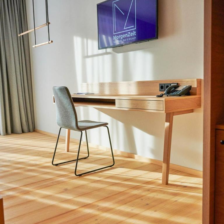 Wellness und Brunch Hotel MorgenZeit beheizter Naturteich Genuss Frühstück bis 13 Uhr Hochkönig Sommercard - Junior Suite mit Balkon - 4
