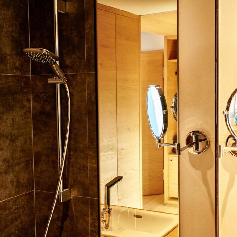 Wellness und Brunch Hotel MorgenZeit beheizter Naturteich Genuss Frühstück bis 13 Uhr Hochkönig Sommercard - Junior Suite mit Balkon - 8