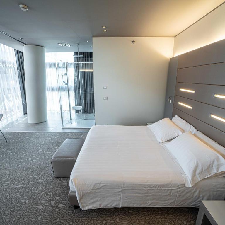 Best Western Plus Net Tower Hotel Padova - Camera Matrimoniale Deluxe con Doccia - 1