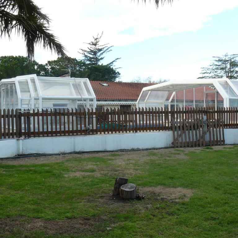 Location avec piscine et parking (n°2p) - Appartement - 5
