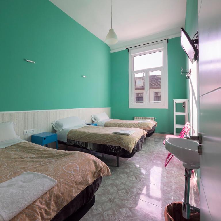Pensión Apolo XI - Dreibettzimmer mit Gemeinschaftsbad - 2