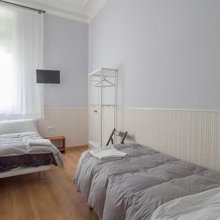 Pensión Apolo XI - Zweibettzimmer mit Gemeinschaftsbad - 2
