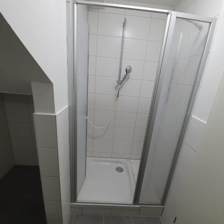 White Pearl Hostel 2 - Camera Singola con Bagno in Comune - 3