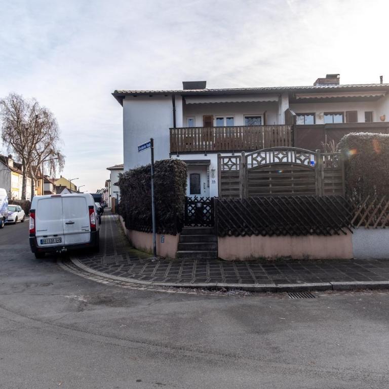 cruwzo I Holiday Home with Balcony, Garden and Terrace - Ferienhaus - 17