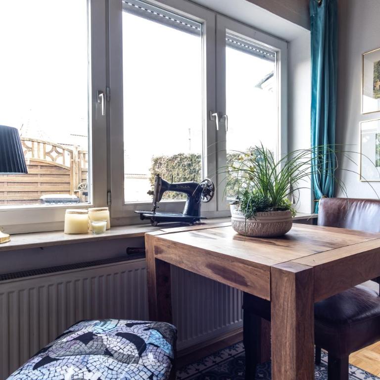 cruwzo I Holiday Home with Balcony, Garden and Terrace - Ferienhaus - 15