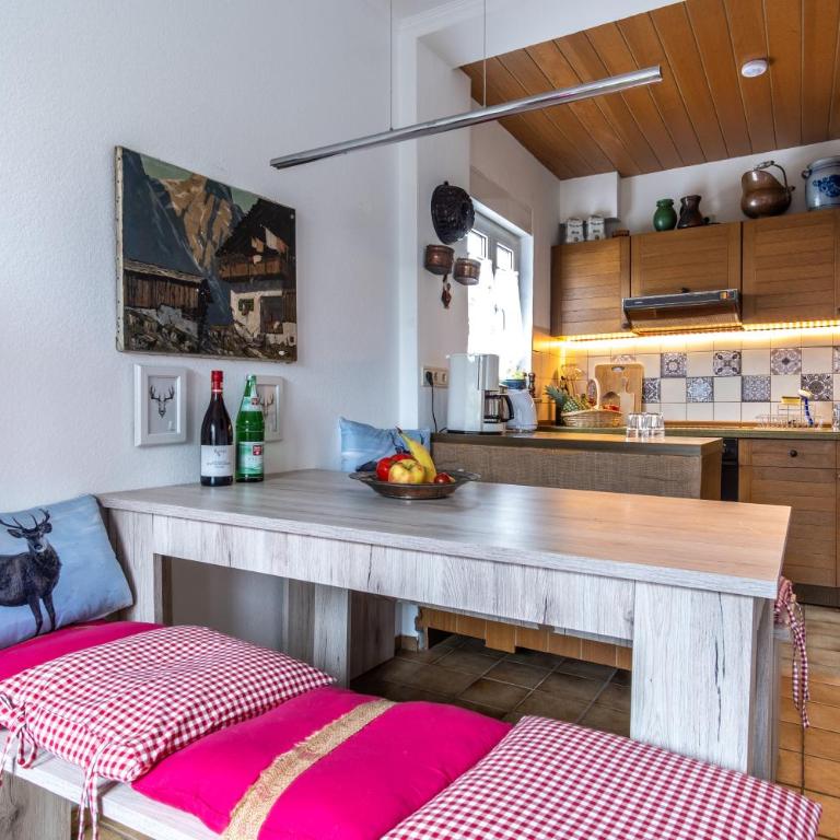 cruwzo I Holiday Home with Balcony, Garden and Terrace - Ferienhaus - 21
