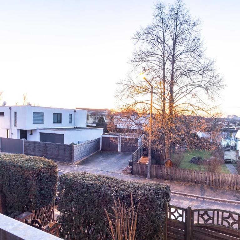 cruwzo I Holiday Home with Balcony, Garden and Terrace - Ferienhaus - 27