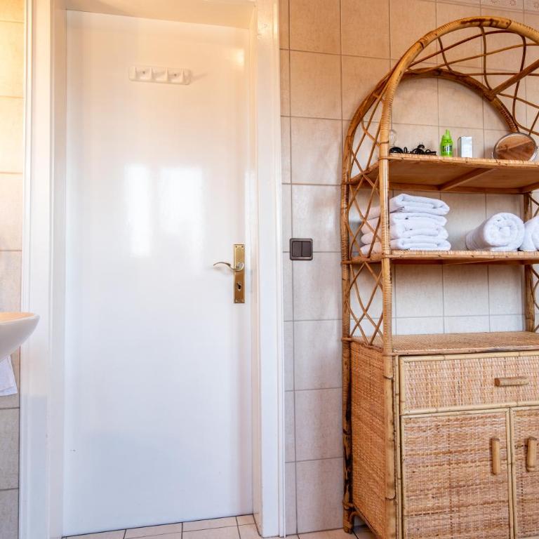 cruwzo I Holiday Home with Balcony, Garden and Terrace - Ferienhaus - 29