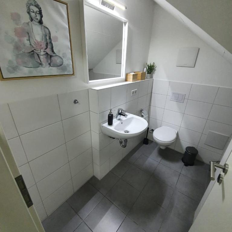 White Pearl Hostel 2 - Camera Matrimoniale/Doppia con Letti Singoli con Bagno in Comune - 5