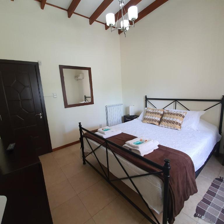 Pinar de Hurtado - Two-Bedroom House - 17