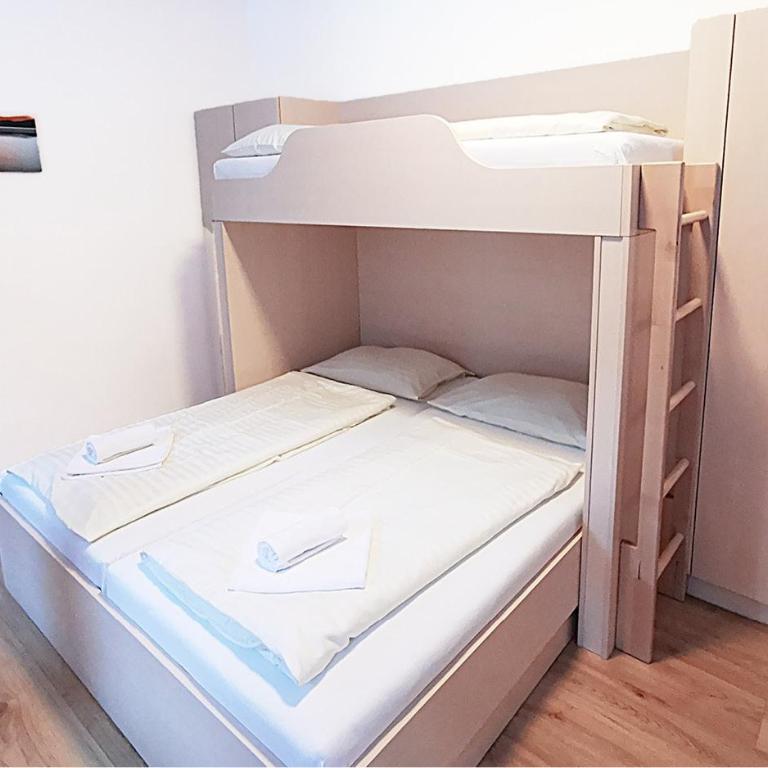 Jugend- und Familiengästehaus Heiligenblut - Dreibettzimmer - 2