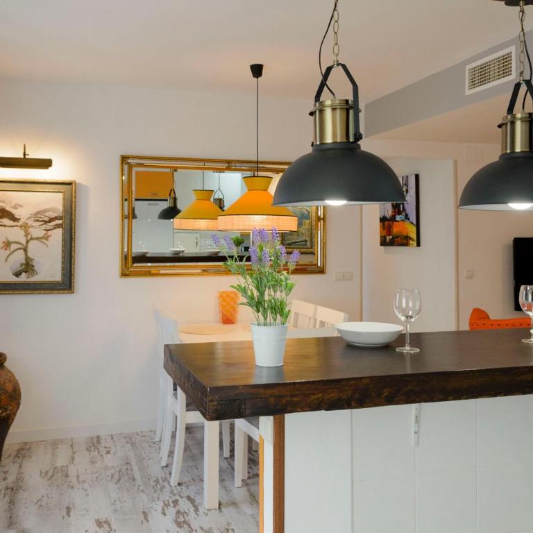 Mezquita Apart. with Free Parking - Apartamento de 3 dormitorios - 10