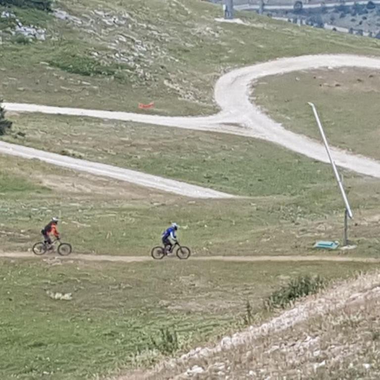 STUDIO CHALEUREUX aux pieds des pistes de ski des Glovettes - Studio - 24
