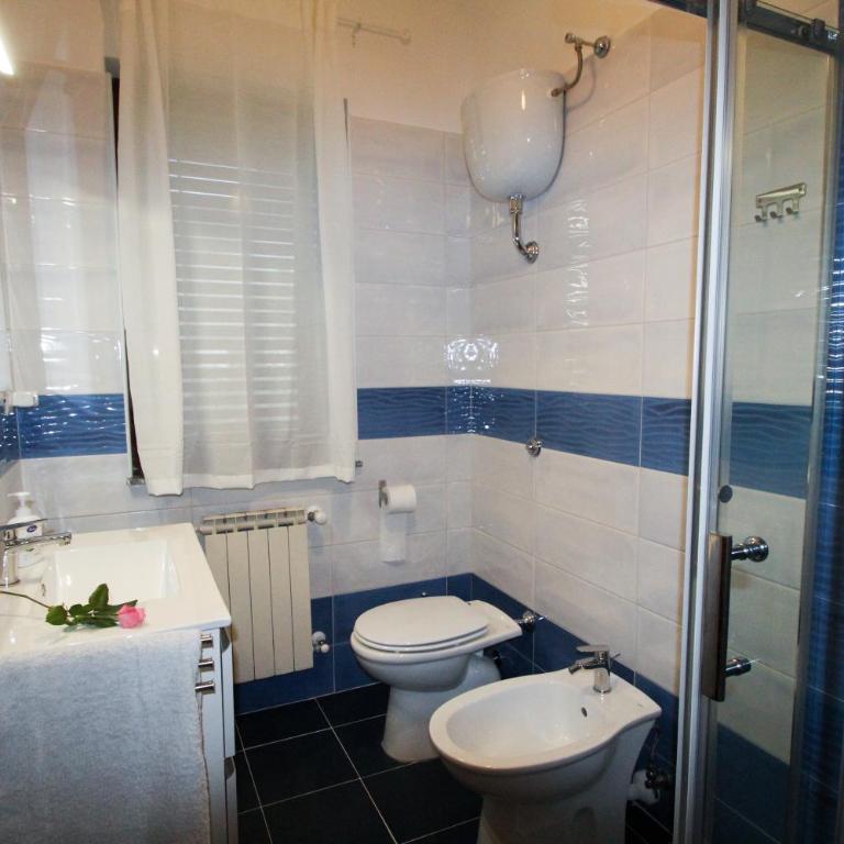 AceroRosso B&B - Camera Matrimoniale/Doppia con Letti Singoli con Bagno Privato - 4
