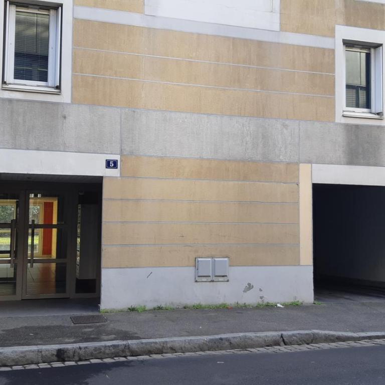 "Monplaisir", parking, espace de travail avec wifi, proximité commerces, gare, Université Lyon 3 , Tram T2, T4 et C25, idéal voyages d'affaires et tourisme - Studio - 29