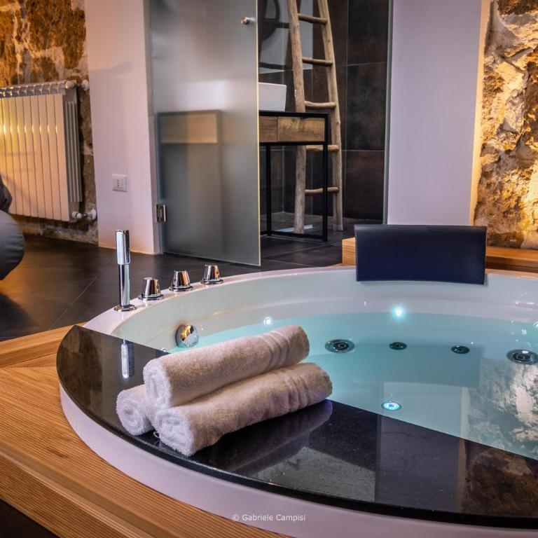 GARIBALDI MAISON DE CHARME - Suite Deluxe con Vasca Idromassaggio - 17