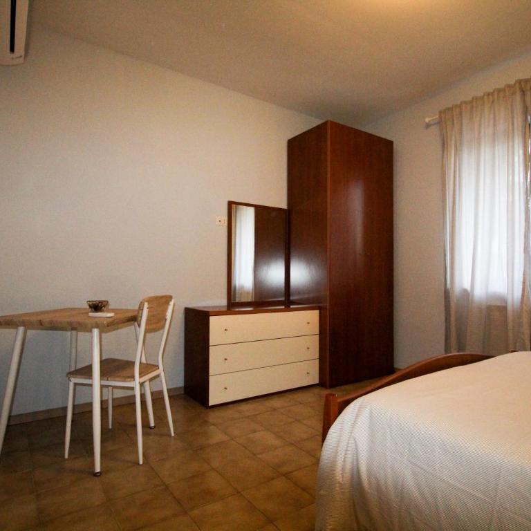 AceroRosso B&B - Camera Matrimoniale/Doppia con Letti Singoli con Bagno Privato - 1