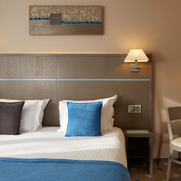 Alizé Grenelle Tour Eiffel - Chambre Double avec Lit King-Size de 190 x 180 CM - 4