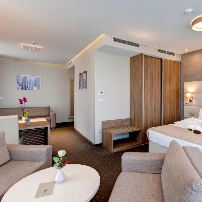 Hotel Eden - King Suite with Balcony - 12