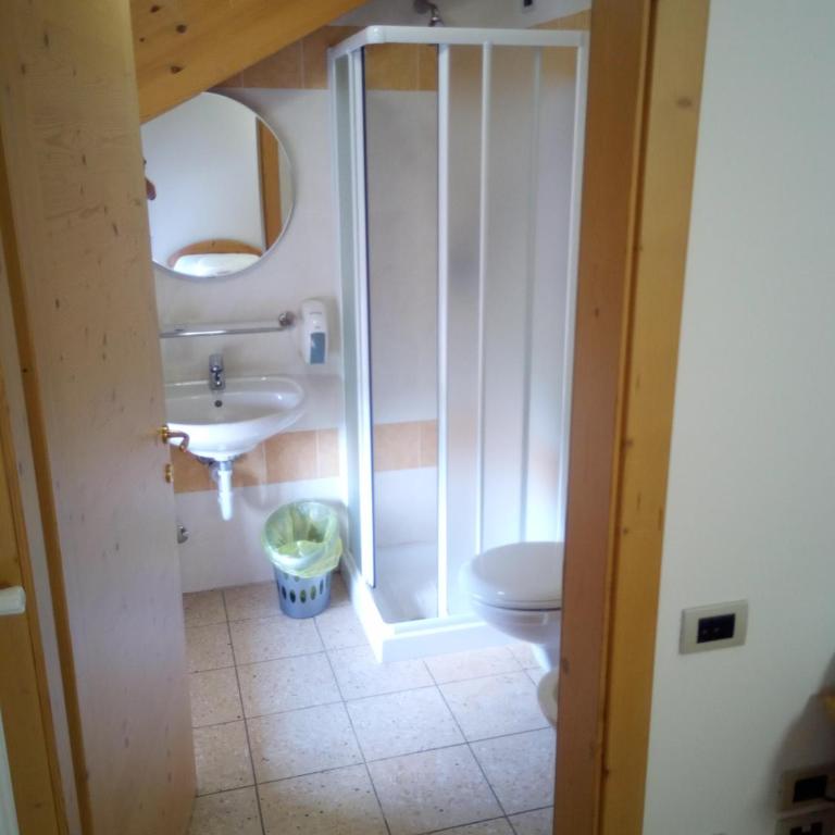 Taxus Hostel - Camera Quadrupla con Bagno Privato - 6