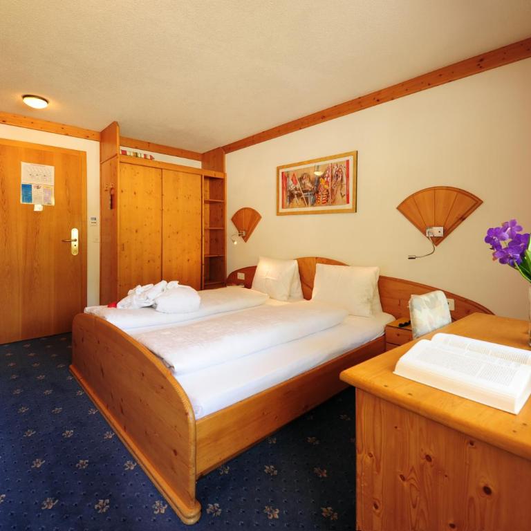 Alpin Sporthotel Bündnerhof - Standard Doppelzimmer mit Balkon - 4