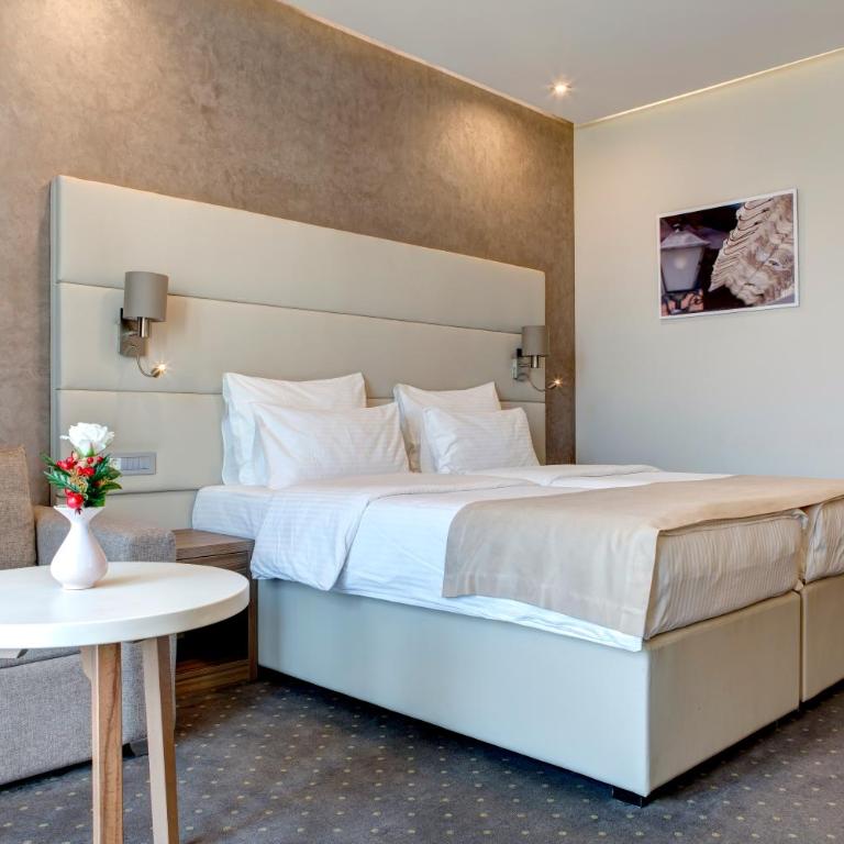 Hotel Eden - Deluxe Double Room - 1