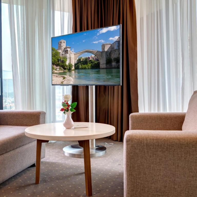 Hotel Eden - King Suite with Balcony - 7