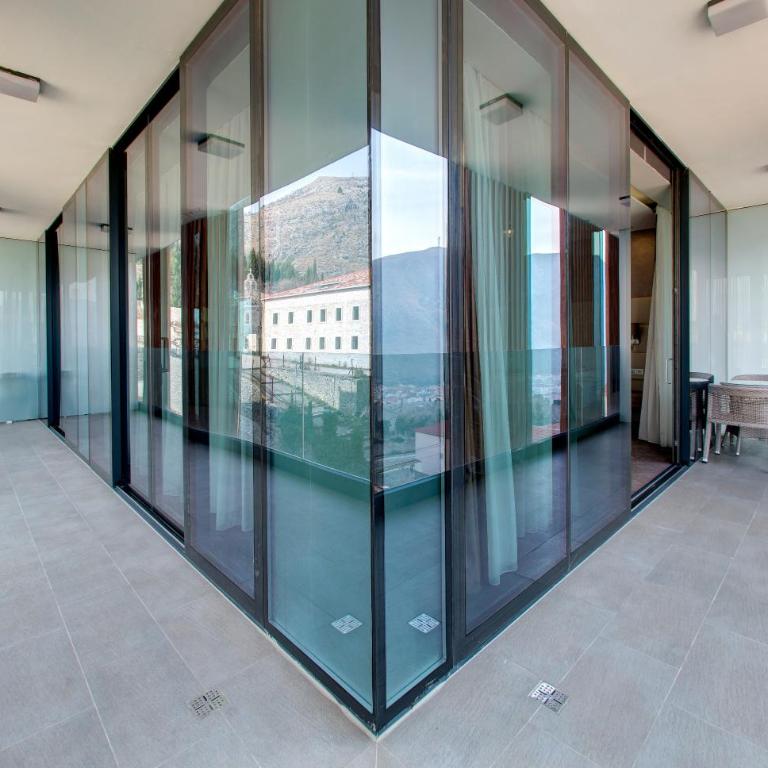 Hotel Eden - King Suite with Balcony - 9