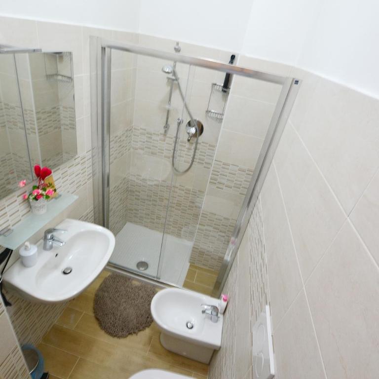Affittacamere Lidiya - Camera Matrimoniale con Bagno Privato - 3