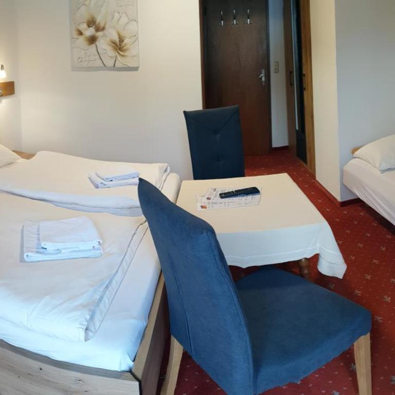 Landgasthof Hotel Zehenthof - Dreibettzimmer mit Balkon - 3