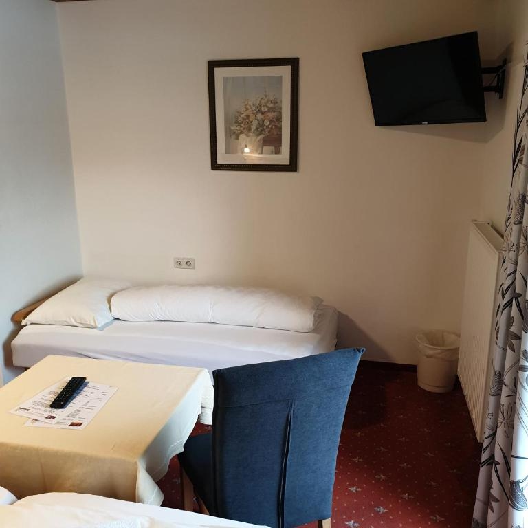Landgasthof Hotel Zehenthof - Dreibettzimmer mit Balkon - 5