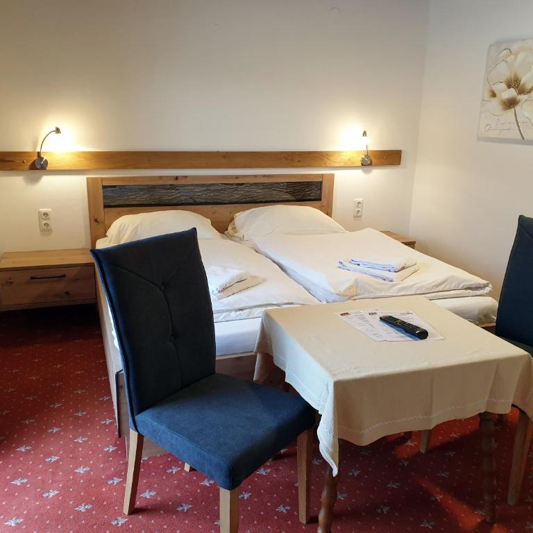 Landgasthof Hotel Zehenthof - Dreibettzimmer mit Balkon - 6