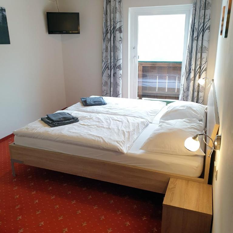 Landgasthof Hotel Zehenthof - Doppelzimmer mit Bergblick - 8