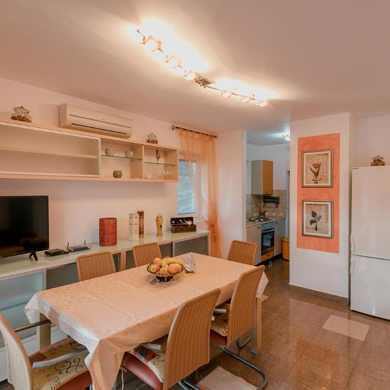 Palm Point Apartment - One-Bedroom Apartment - 10