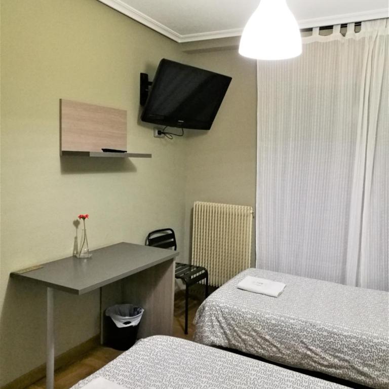 Pensión Santiago - Habitación Doble con baño privado externo - 2 camas - 2