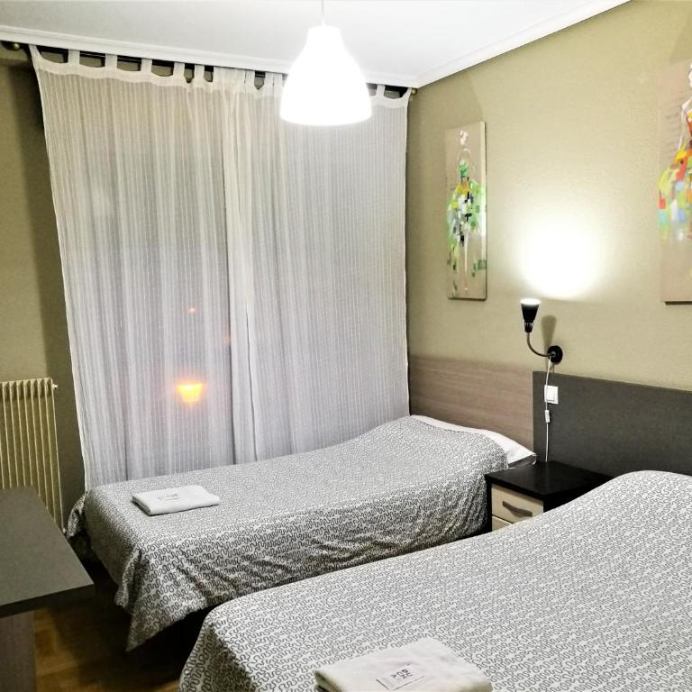 Pensión Santiago - Habitación Doble con baño privado externo - 2 camas - 5