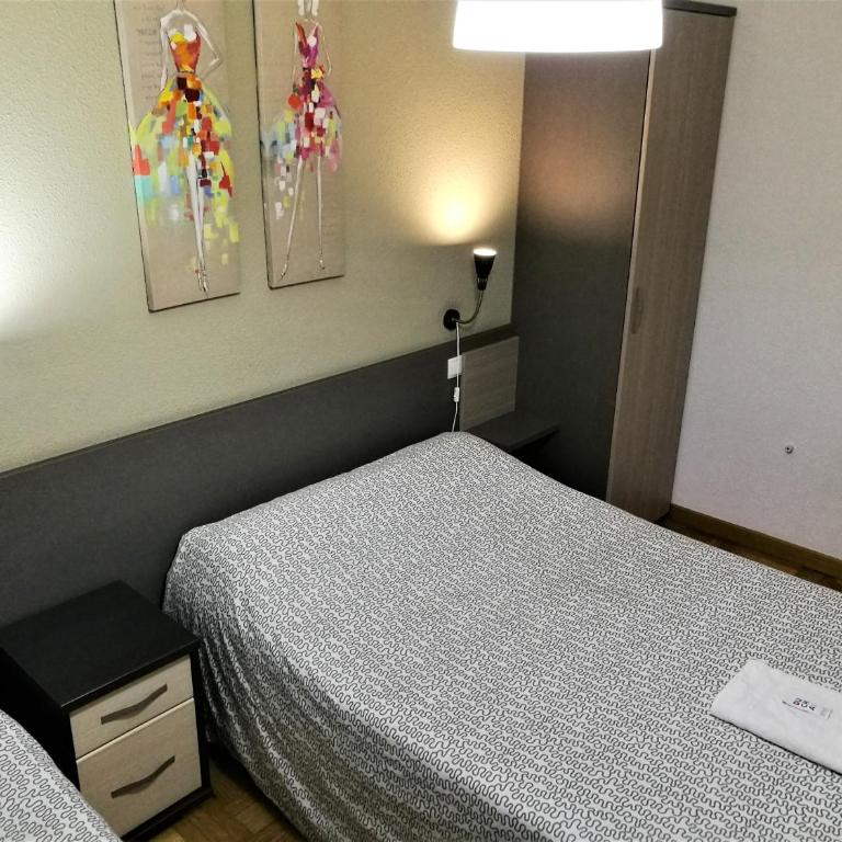 Pensión Santiago - Habitación Doble con baño privado externo - 2 camas - 6