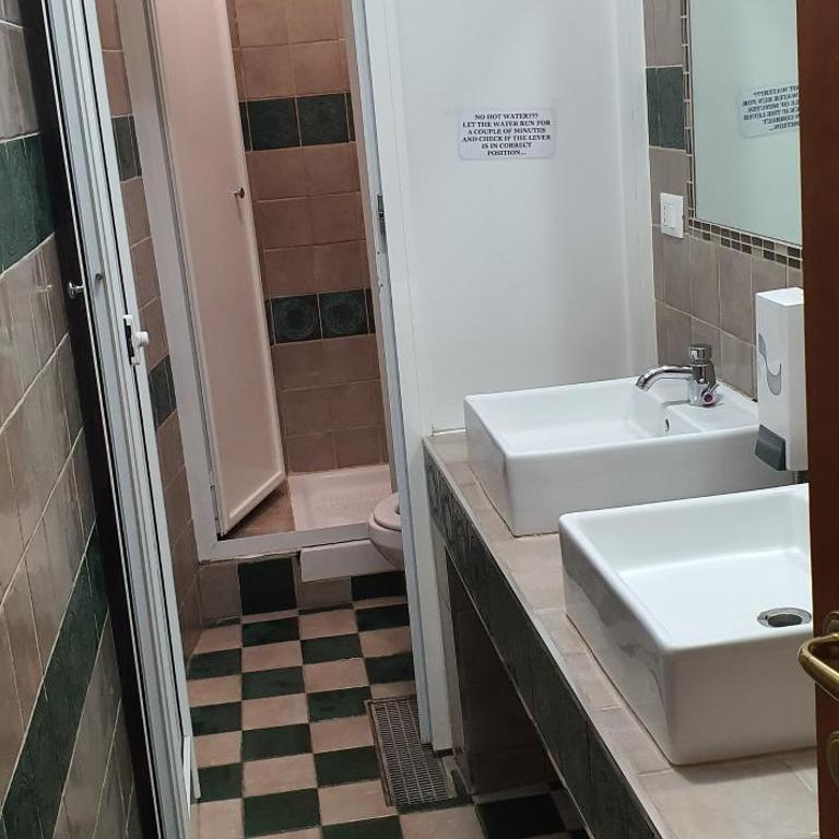 A&C Much More II - Triple Room with Bathroom - 32