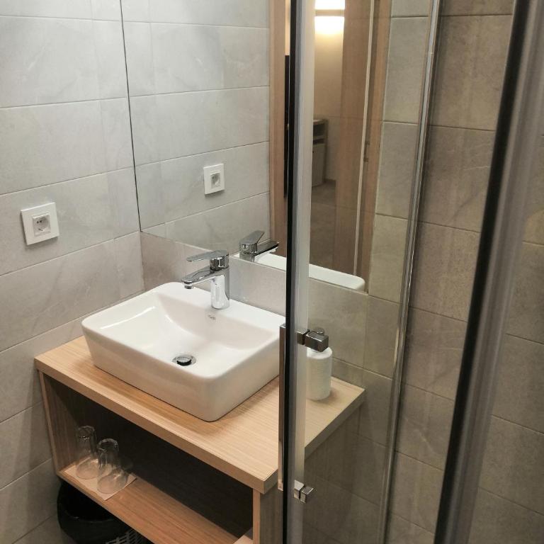Garni hotel Vir - Superior Dvokrevetna Soba sa Bračnim Krevetom - 6