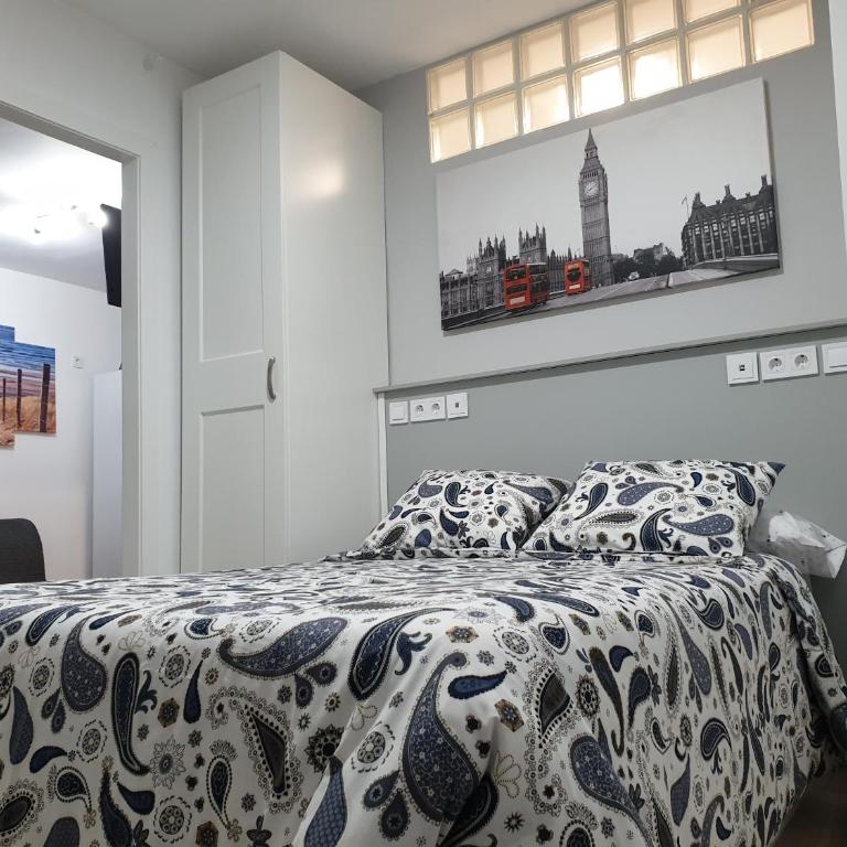 Spacious Apartment Madrid - Metro Barrio del Pilar - Three-Bedroom Apartment - 35