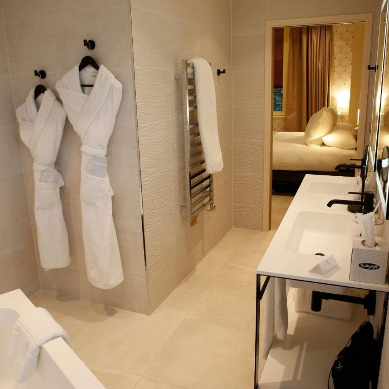 Splendid Hôtel & Spa - Suite Familiale avec Accès au Spa (sur Réservation) - Vue sur Mer - 1