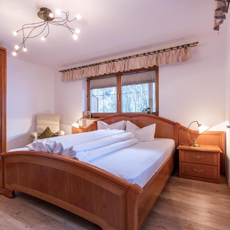 Landhaus Seiringer Apartments - Apartment mit 1 Schlafzimmer, Balkon und Bergblick - 5